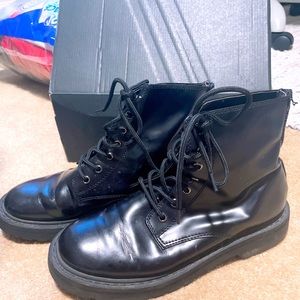 Black Boots Size 7.5